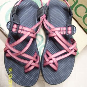 CHACO ZX2 Classic 2 Tone Shades of Pink 7 Nice!